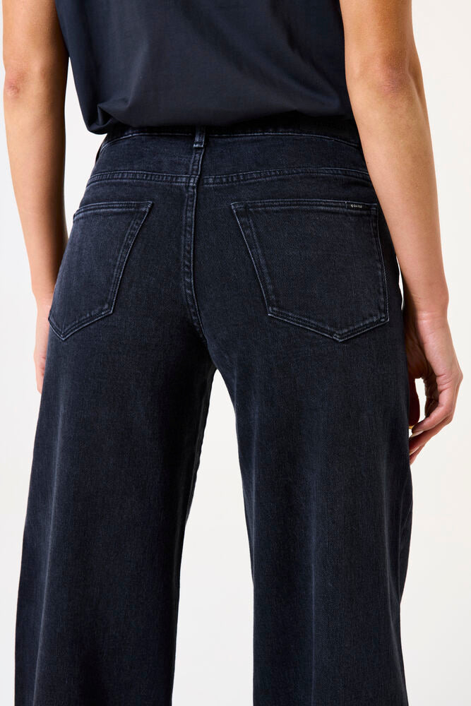 Garcia 9195 Celia Black Wide Leg Jean