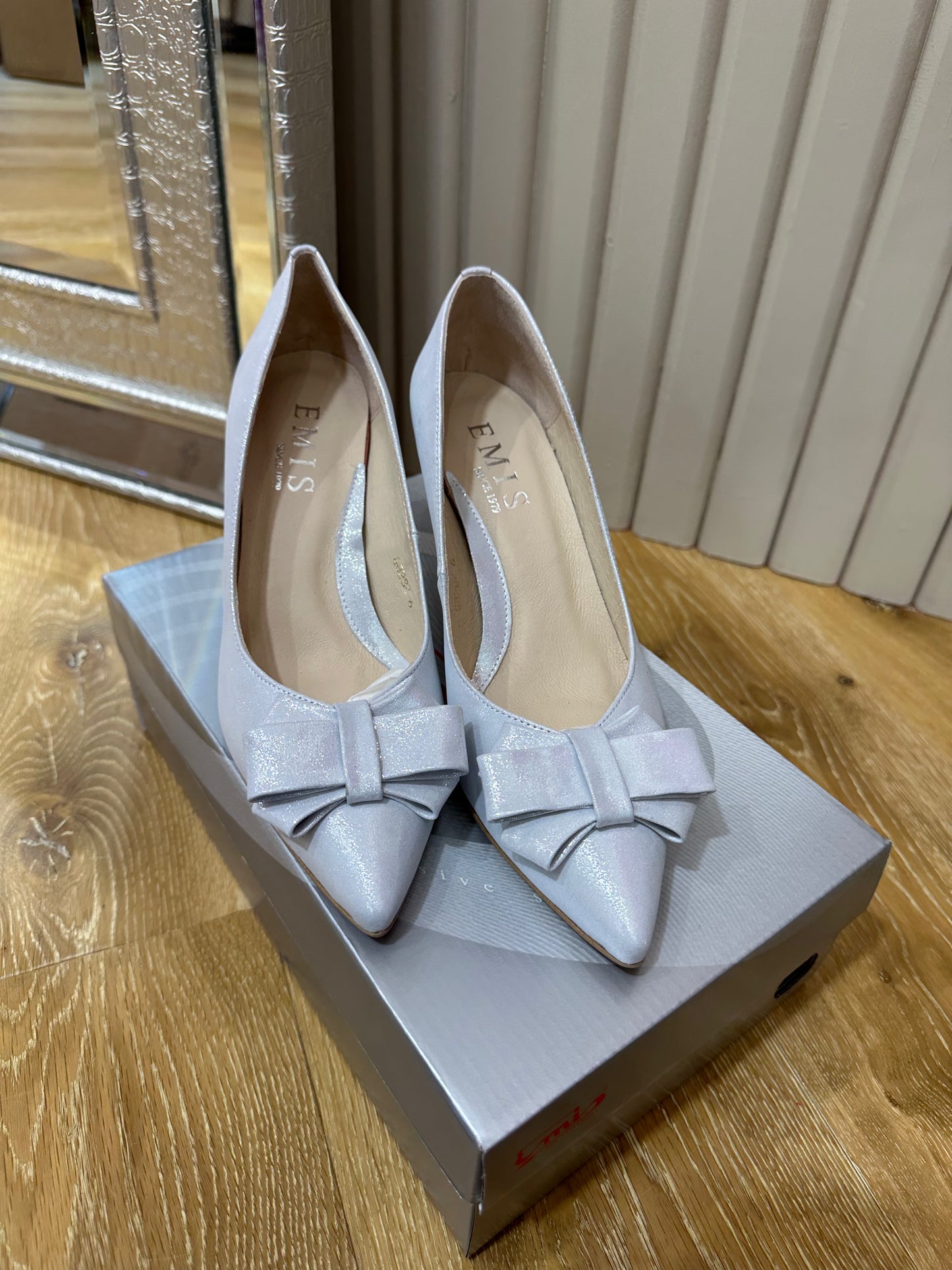 Emis Low Heel Silver Bow Court