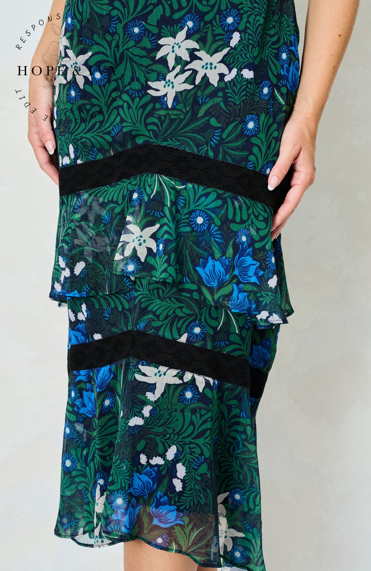 Hope & Ivy Jemima Green and Navy Dress