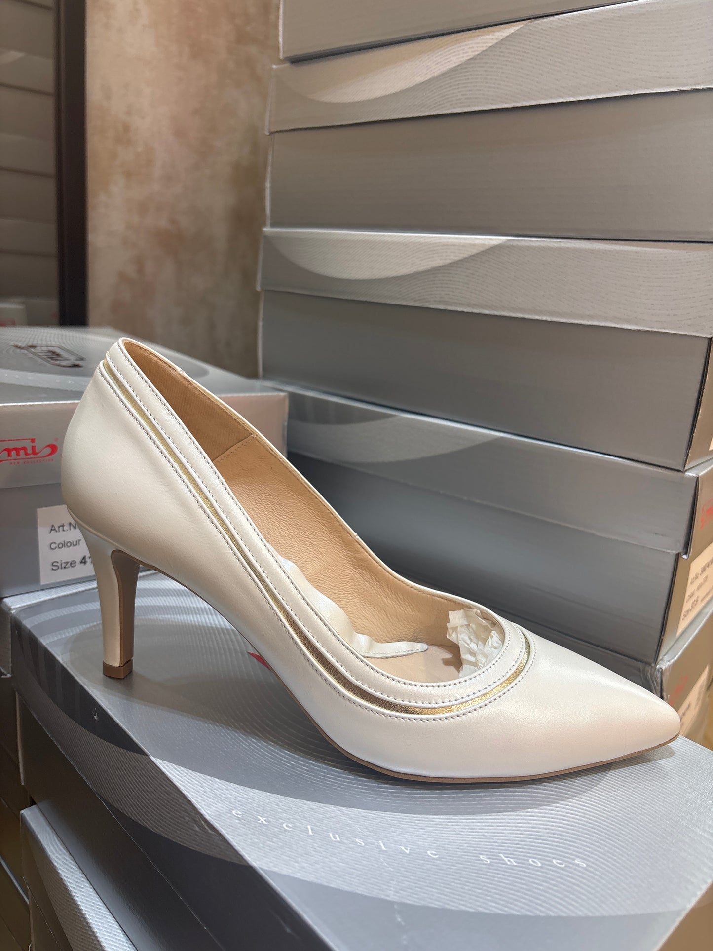 Emis Ivory & Gold Mid Heel Shoe