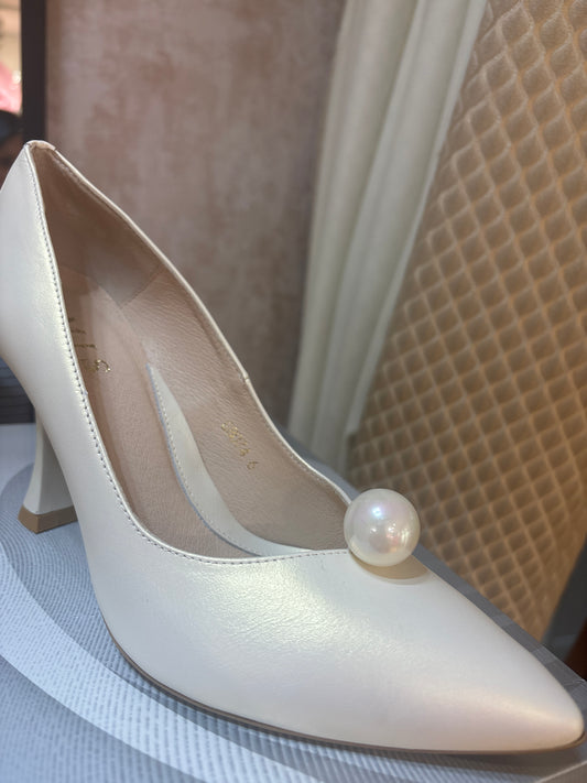 Emis Ivory Pearalised Cuban High Heel
