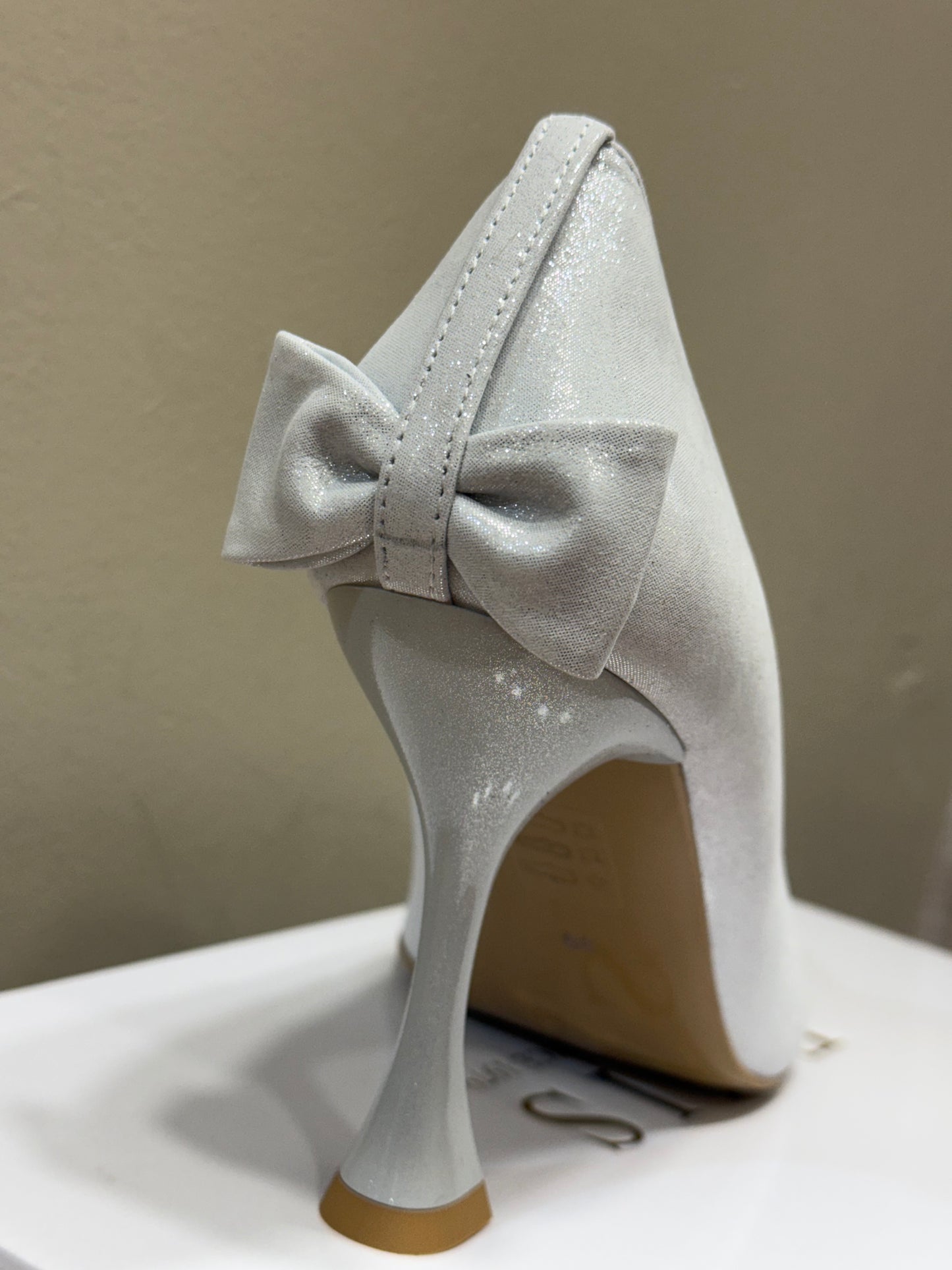 Emis White Silver Pointy Toe Heel