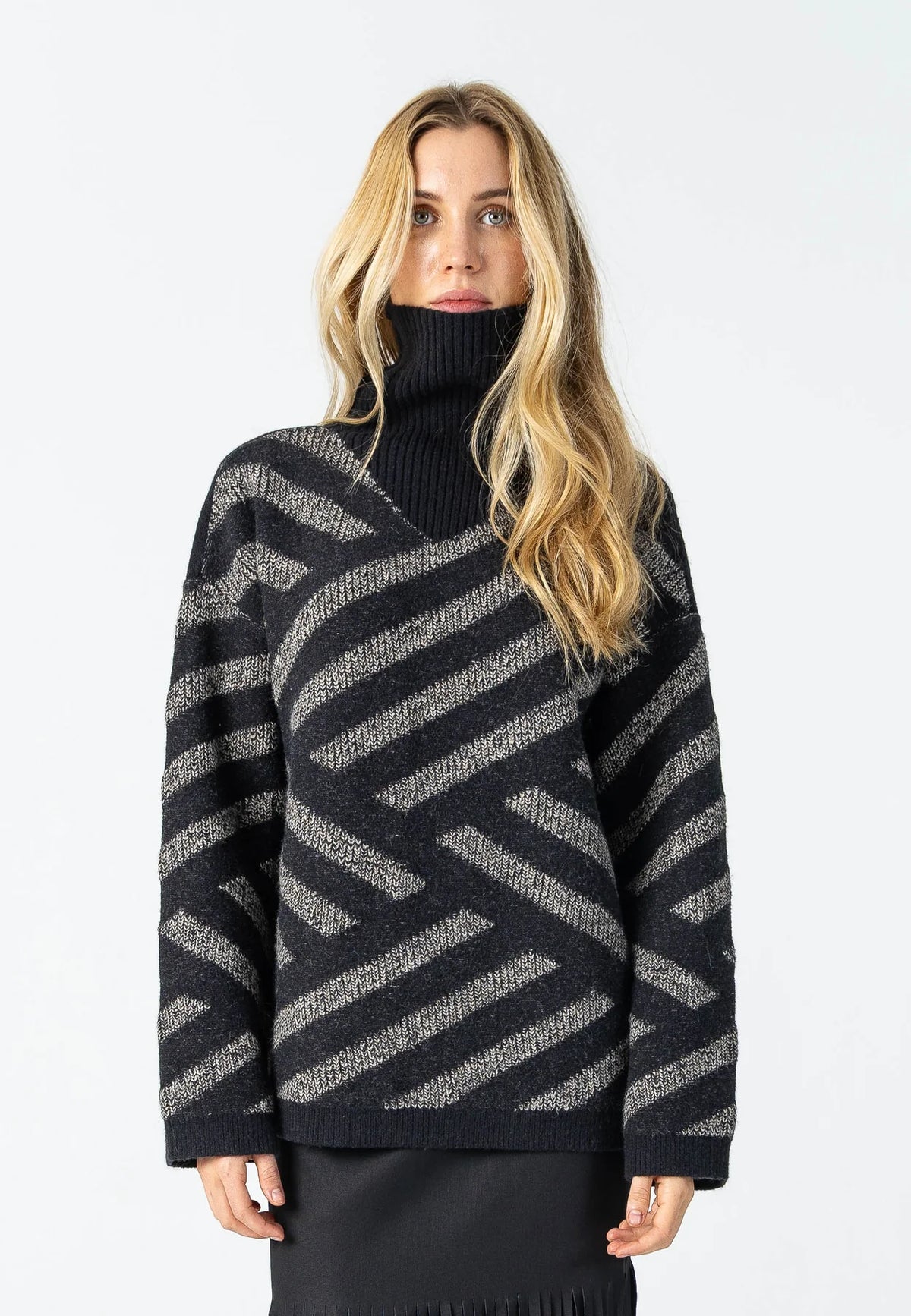 Coster 264 - 2413 Black/Sand Stripe Knit