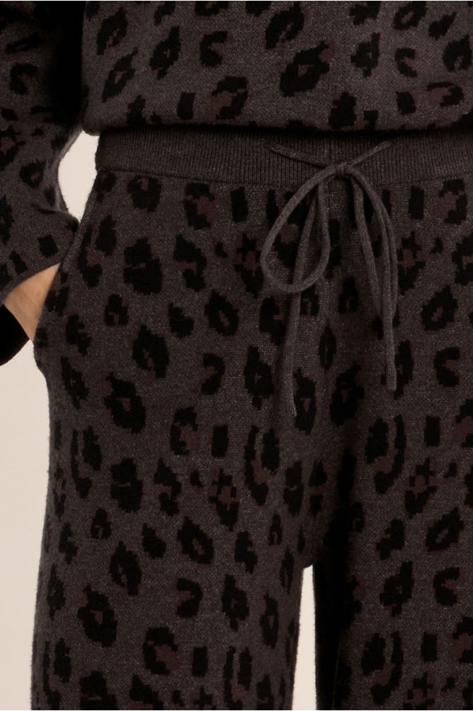 Molly Bracken E1802EN Leopard Knitted Trousers